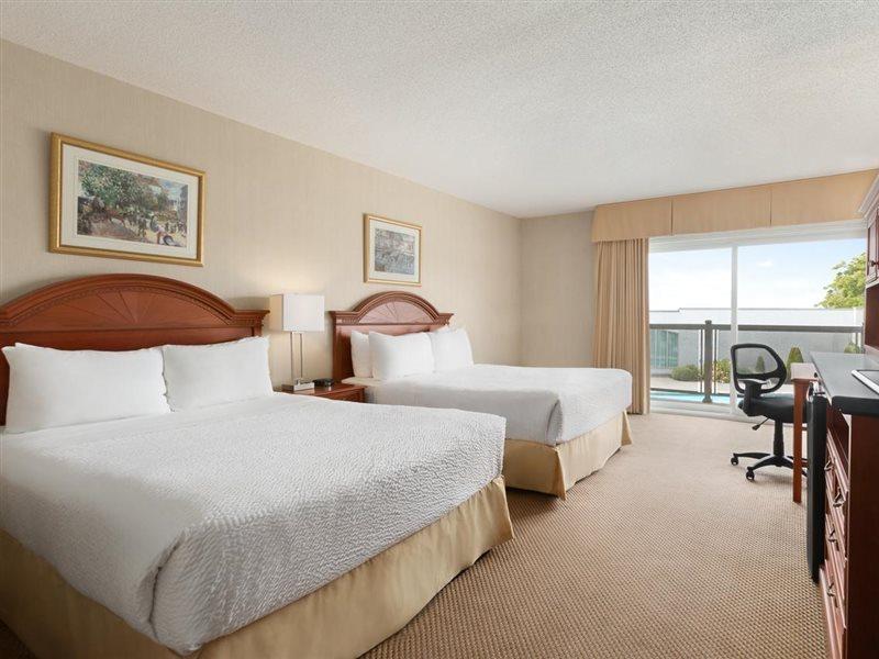 Days Inn By Wyndham Лондон Екстериор снимка