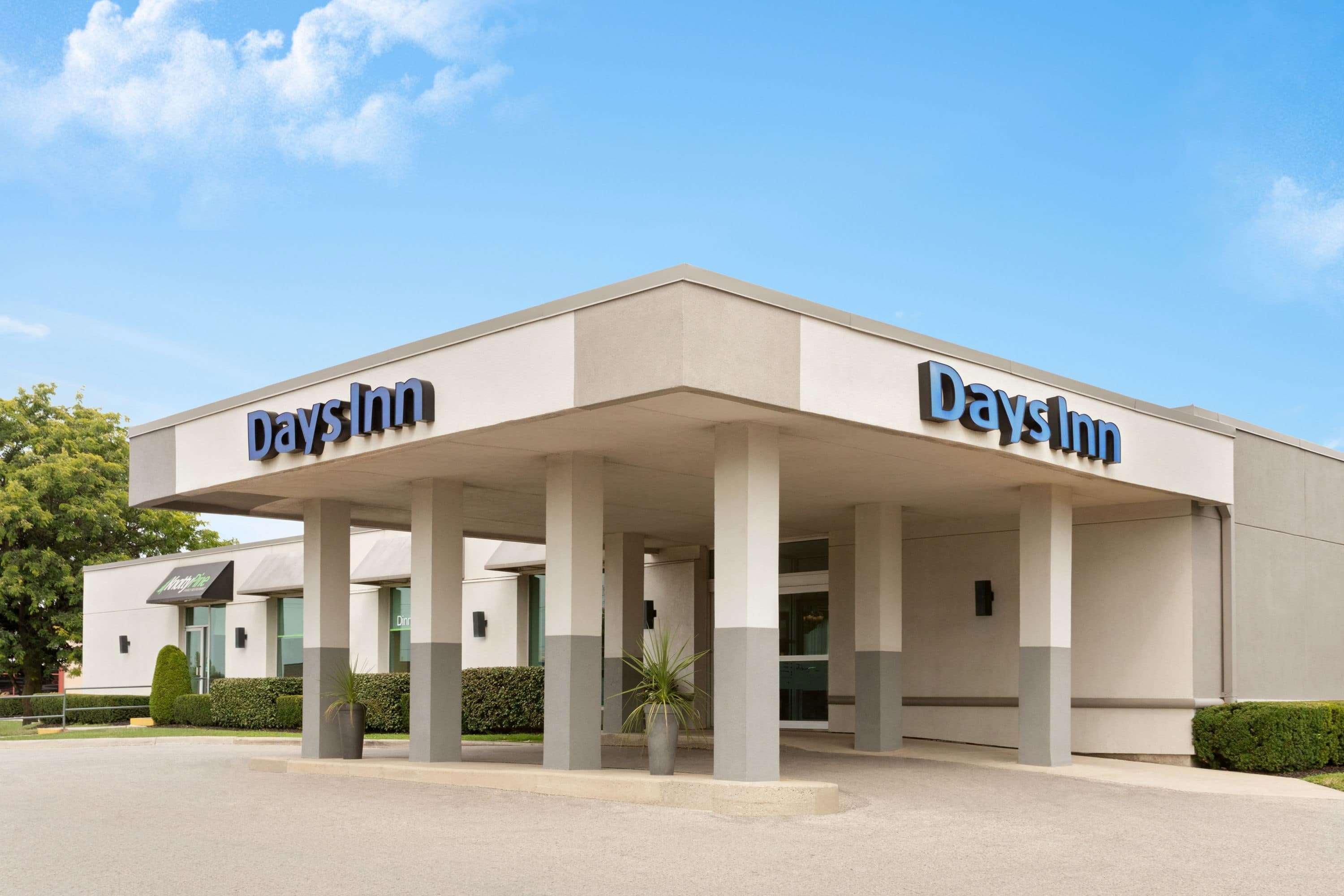Days Inn By Wyndham Лондон Екстериор снимка