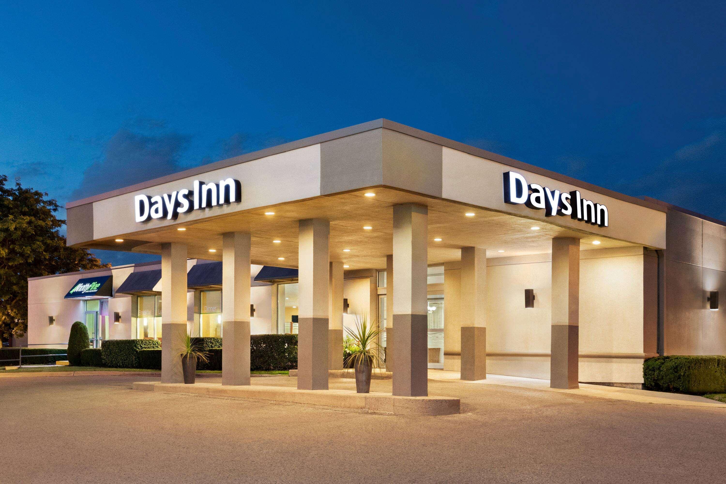 Days Inn By Wyndham Лондон Екстериор снимка