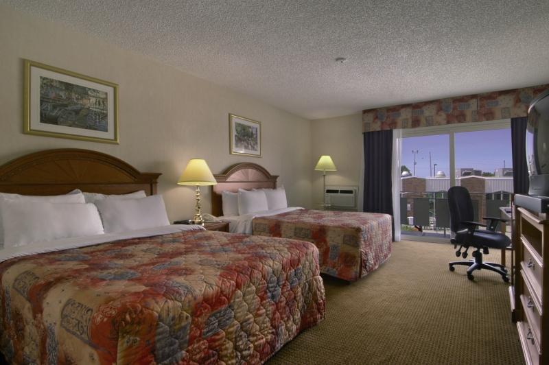 Days Inn By Wyndham Лондон Екстериор снимка